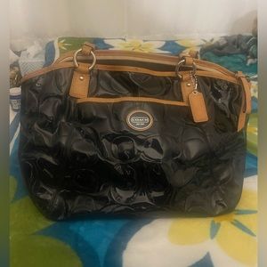 Coach shoulder bag color, black, very spacious inside.